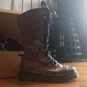 Dr. Martens Triumph 1914 Women’s 9